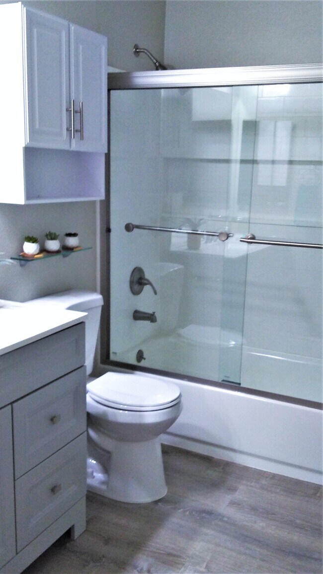 2 habitaciones, 2 baños - 1100 pies cuadrados - Segundo baño - Summerwood Park Apartments