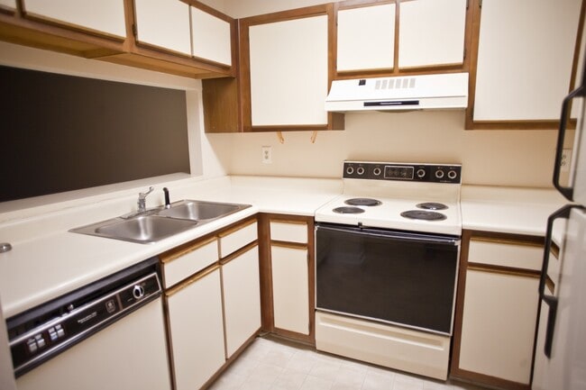 Photo - Live close to campus at Mill Creek. Pool a...