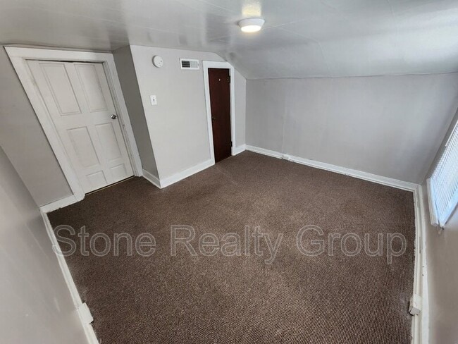 Photo - 662 Oak St