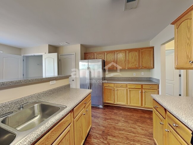 Photo - 6078 Lancelot Ln