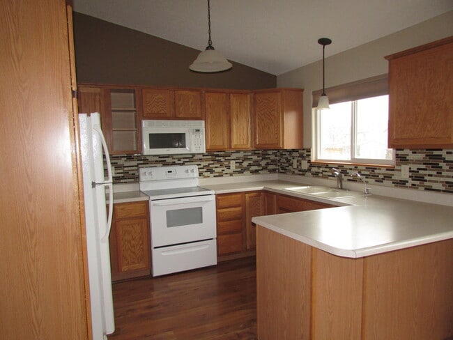 Photo - 4 BEDROOM | 3 BATH | FENCED YARD | DOUBLE ...