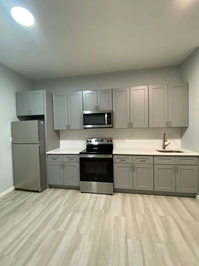 Building Photo - 33 St Joseph Ave Unit 1st Floor
