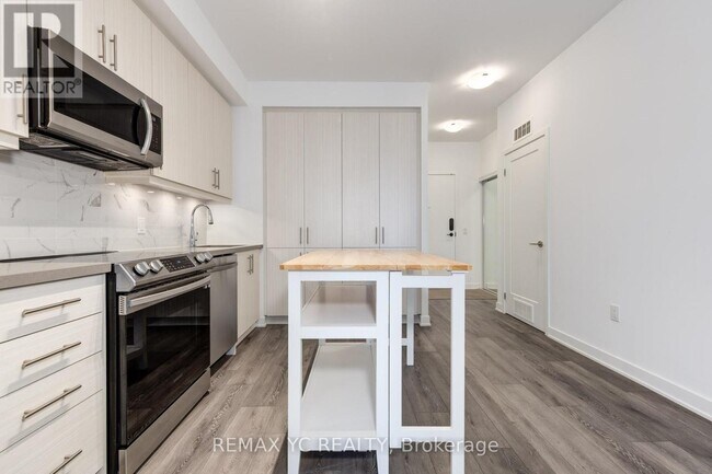 Photo - 95 Oneida Crescent Unit 305