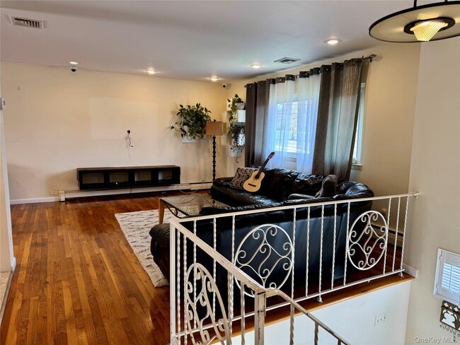 Photo - 6 Fairway Dr