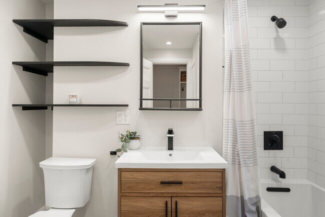 Photo - 1011 Beacon St Unit 4D