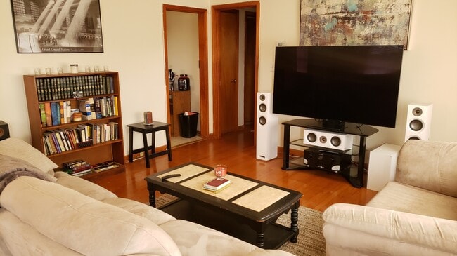 Photo - 333 6th St SW