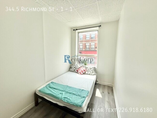 Photo - 1-1735 Richmond St