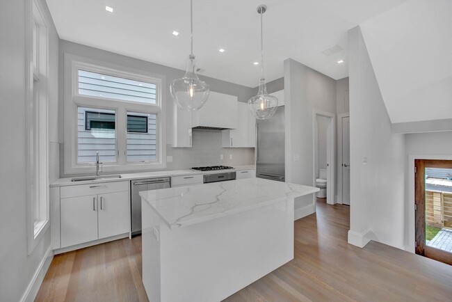 Photo - 297 Concord Ave Unidad 1