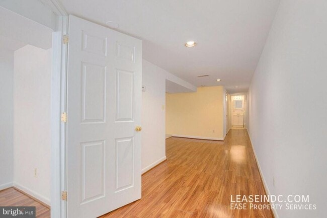 Photo - 29 T St NW Unidad #2