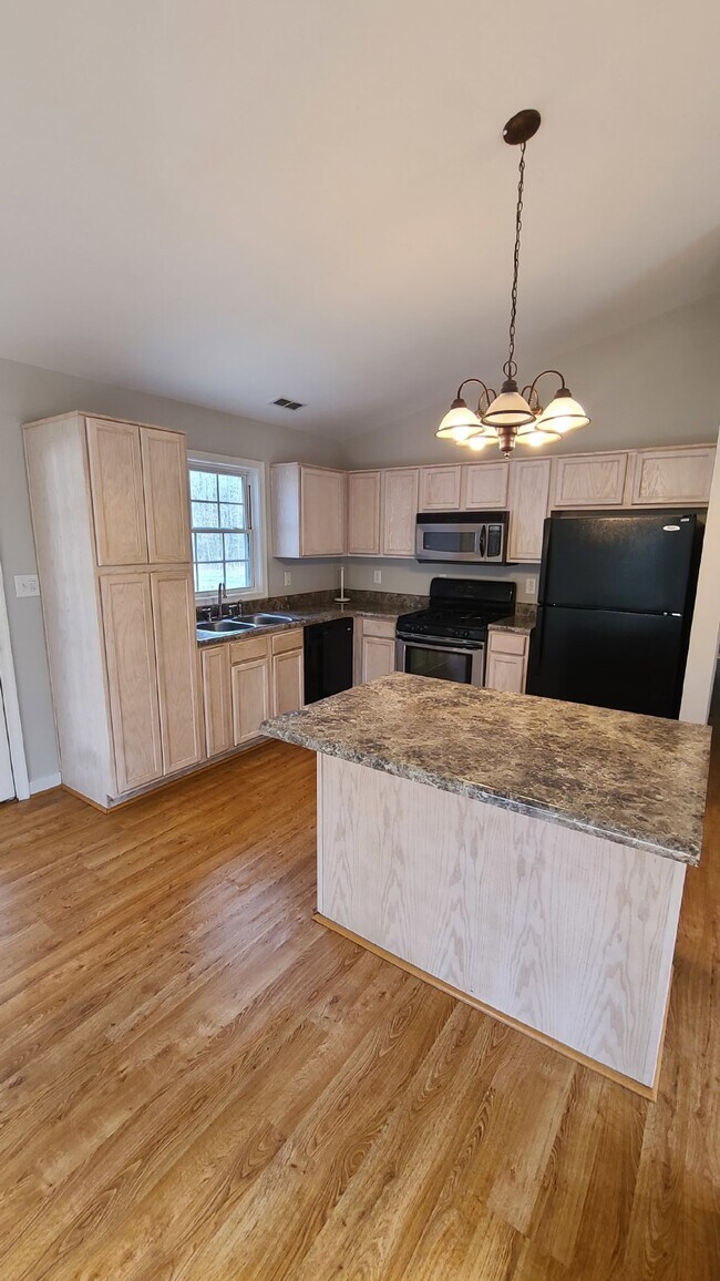 Photo - Charming 3 Bedroom Home with 2 Full Baths ...