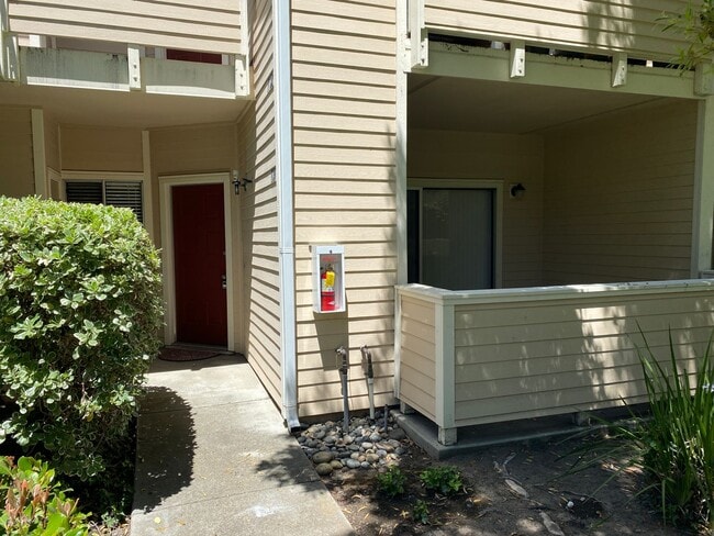 Building Photo - Remodeled 2 Bedroom 2 Bath Condo in Park-like Cedar Gables Community!