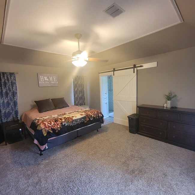 Photo - 4 Bedroom 2 Bath in Stockwell