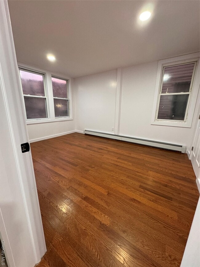 Building Photo - 94-61 Alstyne Ave Unit 1