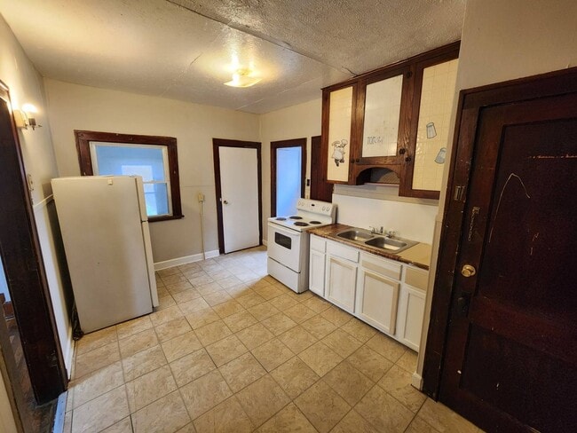 Photo - Charming 4-Bedroom Property in Prime Location (SECTION 8 VOUCHERS ACCEPTED)