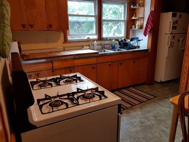 Kitchen - 30 Whitfield Rd