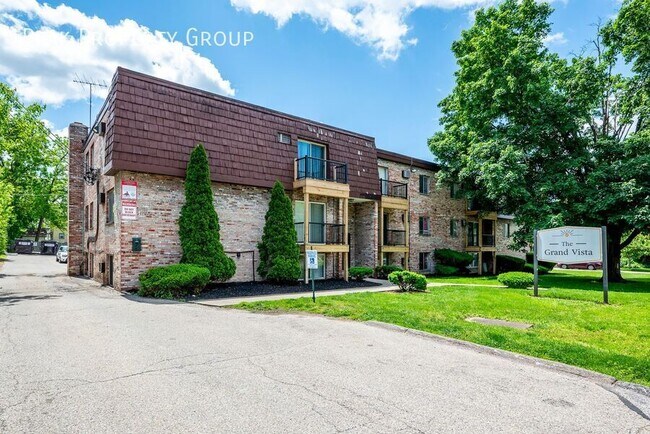 Building Photo - 6300 Montgomery Rd Unit 7