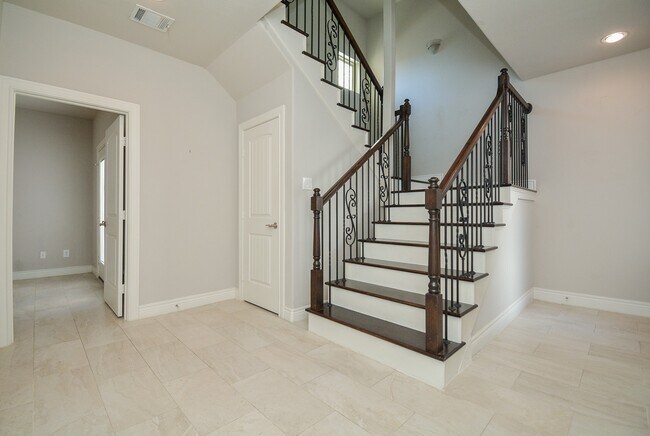 Photo - 1610 Parker St