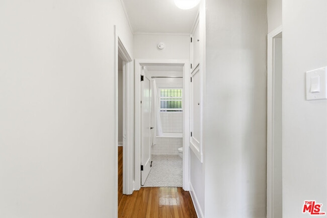 Photo - 7261 Waring Ave