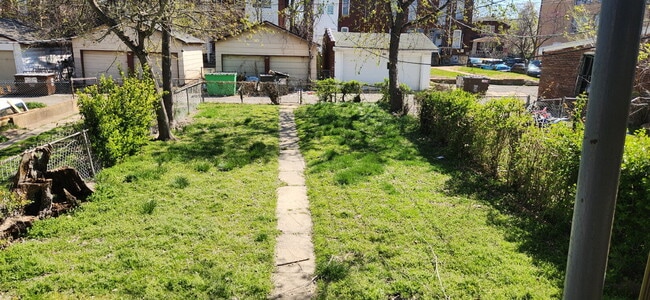 "Charming 2-Bedroom Duplex in St Louis – Your Next Cozy Retreat Awaits!"