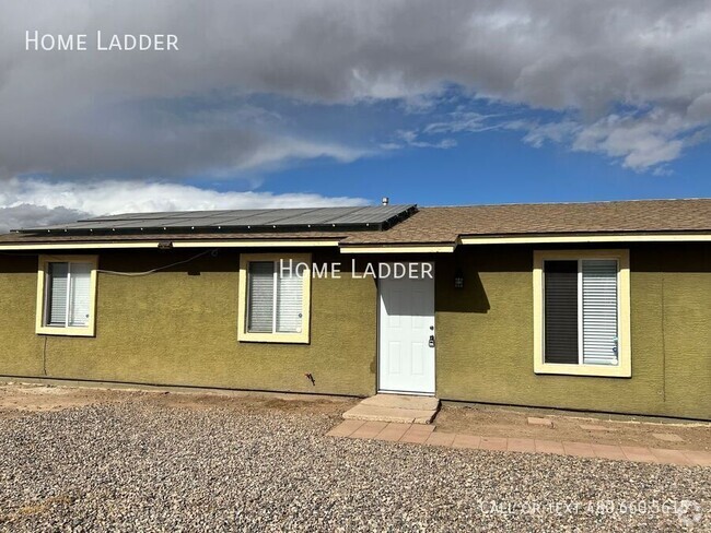 Building Photo - 3 Bed Residence with Fenced Yard in Eloy! Rental