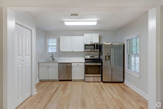 Building Photo - 1210 E 54th St Unit 1210 E 54th St Rental