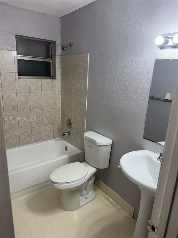 Photo - 2500 NW 9th Ct