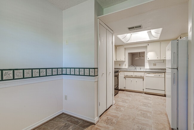 Photo - 205 N Trout Ave
