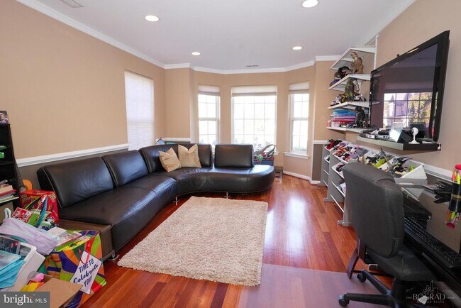Photo - 201 White Pine Ct