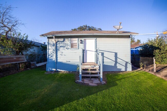 Photo - 611 Rochambeau St