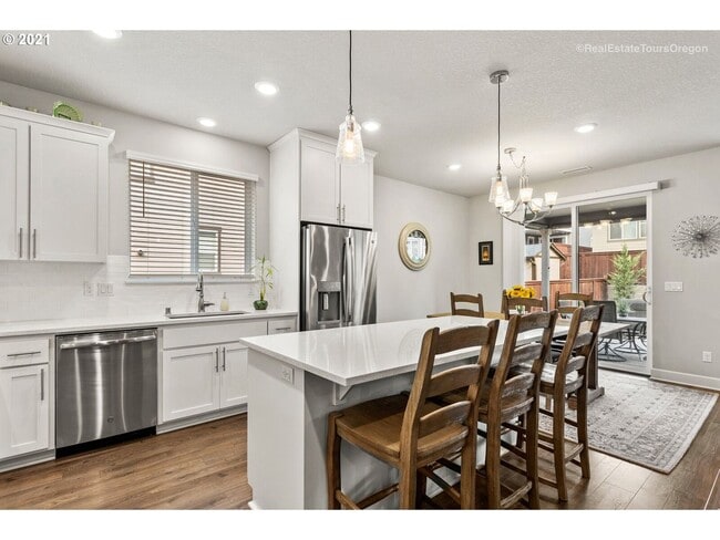 Building Photo - Stunning 3BD Home in Ridgefield!  Gourmet Kitchen & High End Finishes!