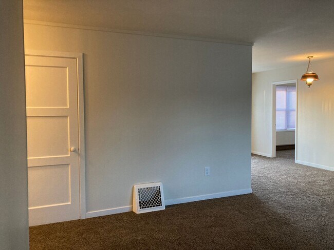 319 Douglass Ave