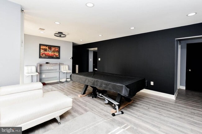 Building Photo - 10208 Prince Pl Unit 5-T5
