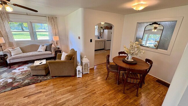 Photo - 207 E Franklin St Unit SI ID1520952P