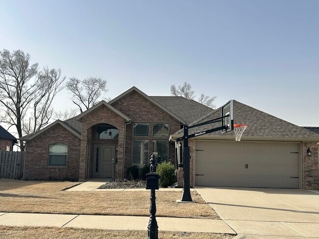 Building Photo - 910 Sunset Ln