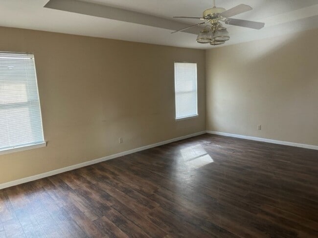 Photo - 2527 Westminster Dr