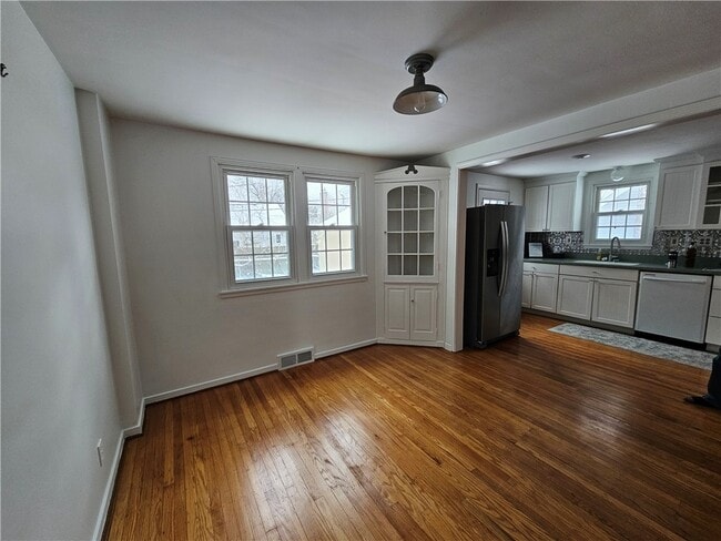 Photo - 940 S Grosvenor Rd