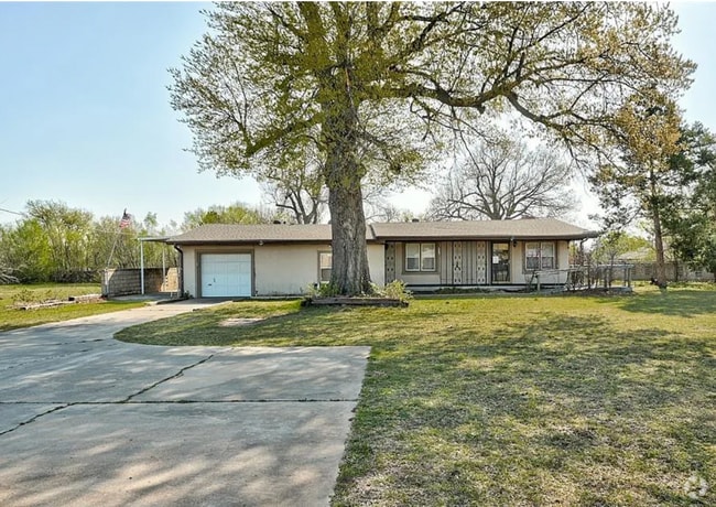 Building Photo - 310 S Sooner Rd Rental