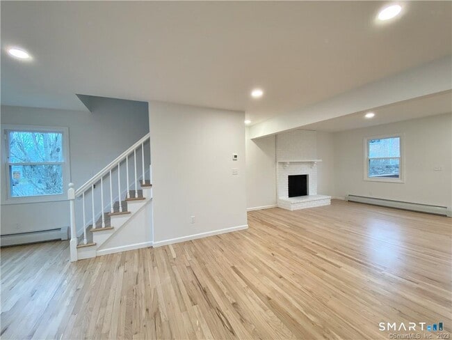 56 Taylor Pl