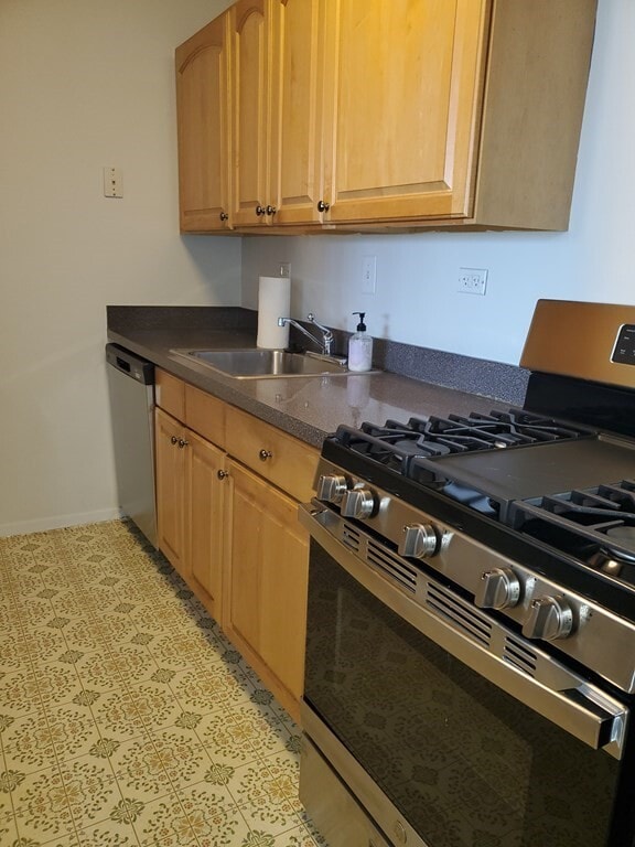 Photo - 2 Hawthorne Pl Unit 7B