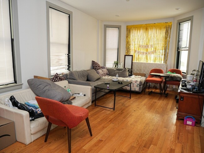 Building Photo - 15 Maywood St Unit 2
