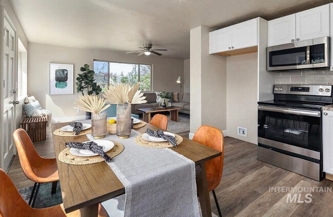 Building Photo - 4 Bed 2 Bath in Boise!