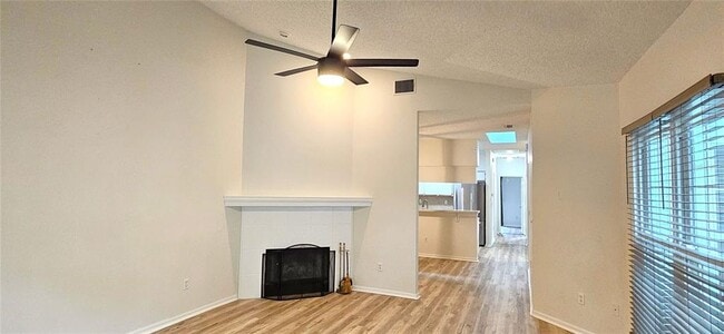 Photo - 2736 Penzance St