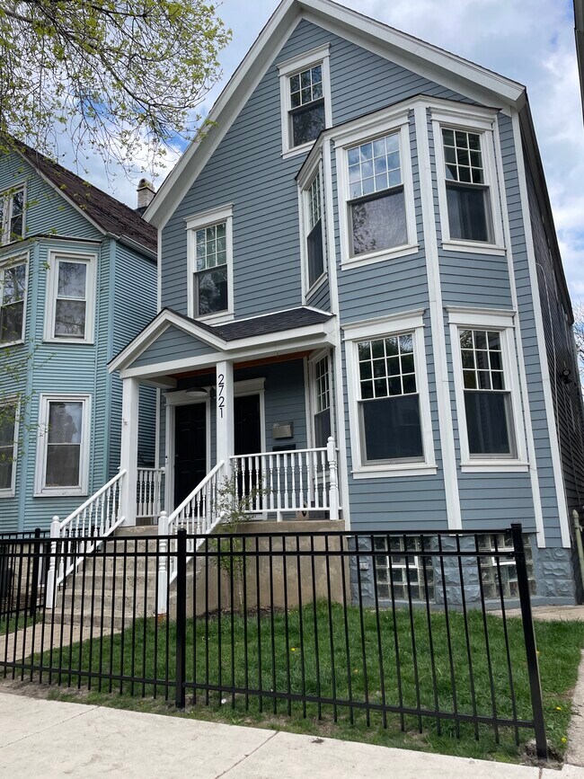 Photo - 2721 N Marshfield Ave Unit 1