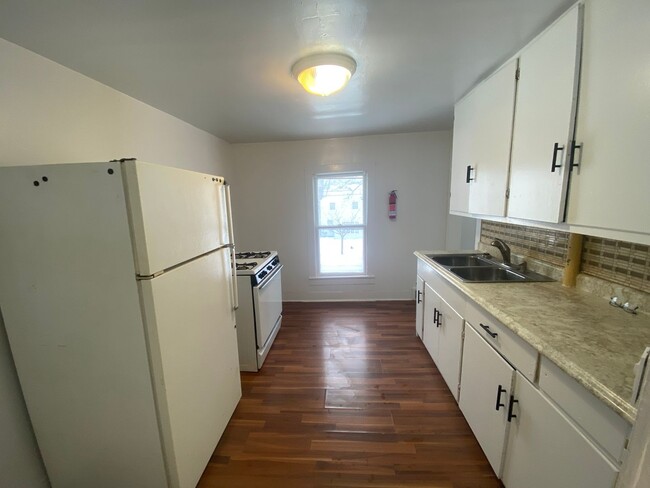 Photo - 804 W Walnut St Apartment Unit 2