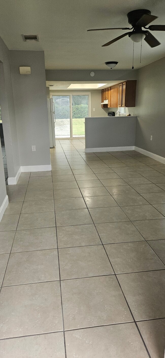 Living & Dinning Rm - 815 Trina Ln Unit 815