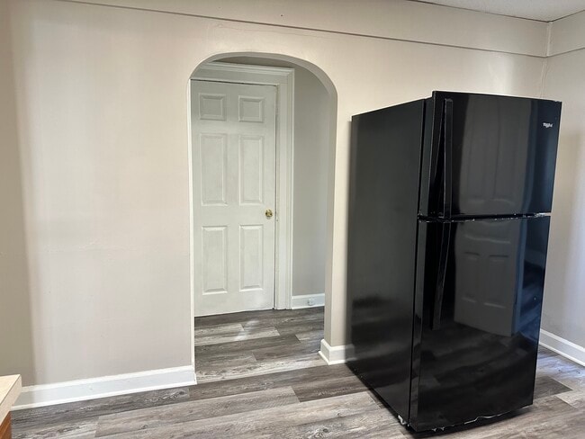 Photo - 220 W Park St