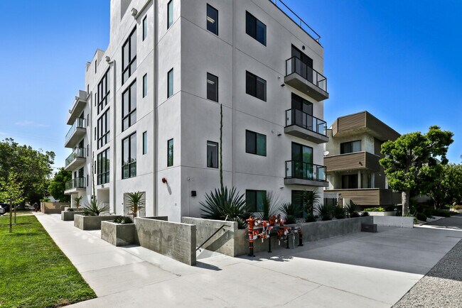 Photo - 12905 Landale St Unidad 302