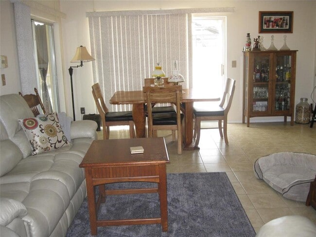 Photo - 2010 Santiago Way S