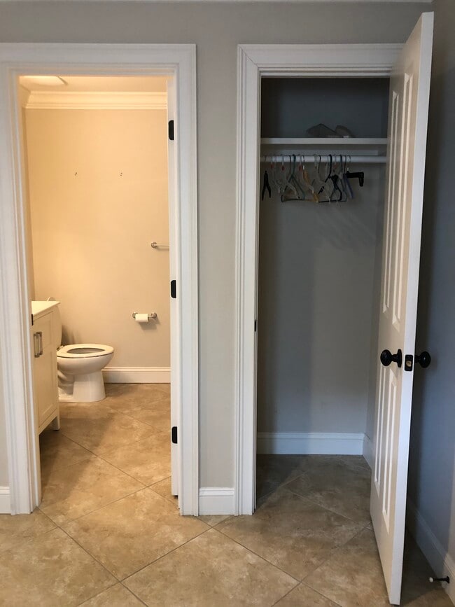 Full bath and closet - 815 Howard St Unit B