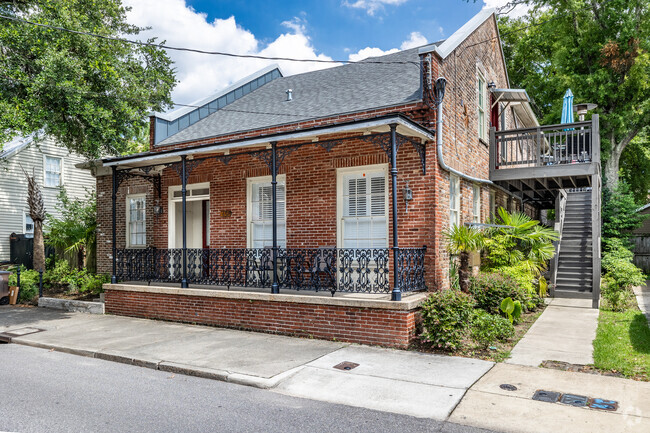 Conti Bienville Apartments - Conti Bienville Apartments